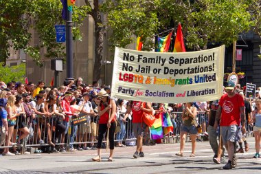 San Francisco, Ca - 24 Haziran 2018: Bu yıl 280 'den fazla birliğe ev sahipliği yapan dünyanın en eski ve en büyük Lgbtqia geçit törenlerinden biri olan 48..