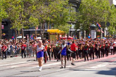 San Francisco, Ca - 24 Haziran 2018: Bu yıl 280 'den fazla birliğe ev sahipliği yapan dünyanın en eski ve en büyük Lgbtqia geçit törenlerinden biri olan 48..