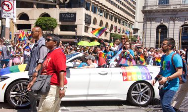 San Francisco, Ca - 24 Haziran 2018: Bu yıl 280 'den fazla birliğe ev sahipliği yapan dünyanın en eski ve en büyük Lgbtqia geçit törenlerinden biri olan 48..