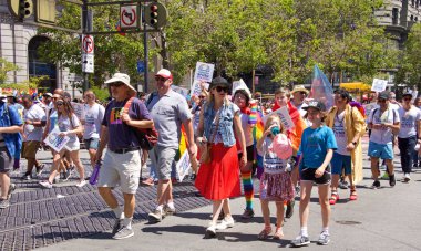 San Francisco, Ca - 24 Haziran 2018: Bu yıl 280 'den fazla birliğe ev sahipliği yapan dünyanın en eski ve en büyük Lgbtqia geçit törenlerinden biri olan 48..