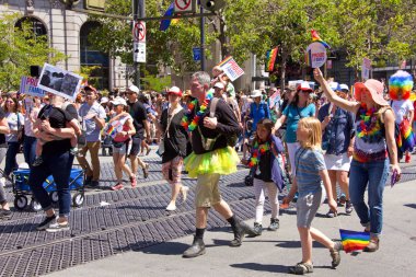 San Francisco, Ca - 24 Haziran 2018: Bu yıl 280 'den fazla birliğe ev sahipliği yapan dünyanın en eski ve en büyük Lgbtqia geçit törenlerinden biri olan 48..