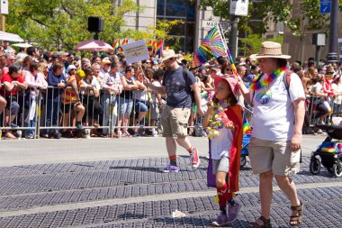 San Francisco, Ca - 24 Haziran 2018: Bu yıl 280 'den fazla birliğe ev sahipliği yapan dünyanın en eski ve en büyük Lgbtqia geçit törenlerinden biri olan 48..