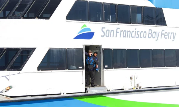 2018年11月24日 旧金山 旧金山湾渡轮提供从奥克兰和阿拉米达到旧金山渡口 41号码头 天使岛和牡蛎角的客运服务 — 图库照片
