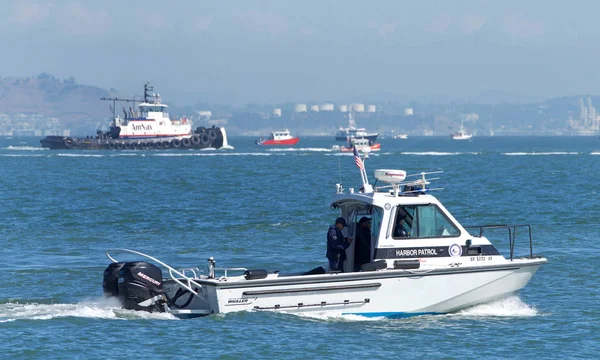 San Francisco Outubro 2018 Embarcação Patrulha Auxiliando Com Segurança Baía — Fotografia de Stock