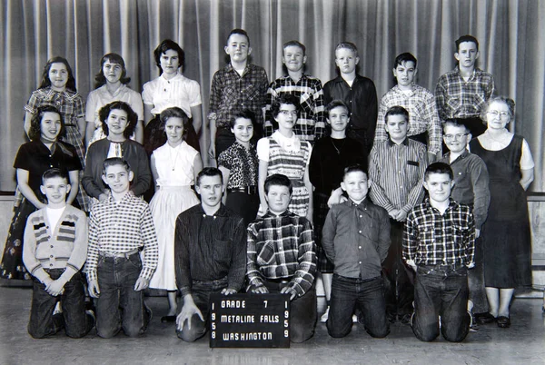 Metaline Falls Circa 1958 Vintage Klasy Zdjęcie Mary Mae Keron — Zdjęcie stockowe