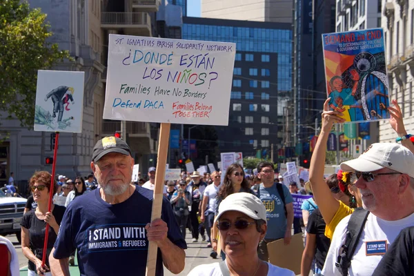 San Francisco Junho 2018 Milhares Manifestantes Uma Marcha Famílias Pertencem — Fotografia de Stock