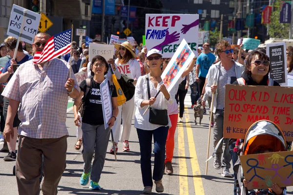 San Francisco Junho 2018 Milhares Manifestantes Uma Marcha Famílias Pertencem — Fotografia de Stock