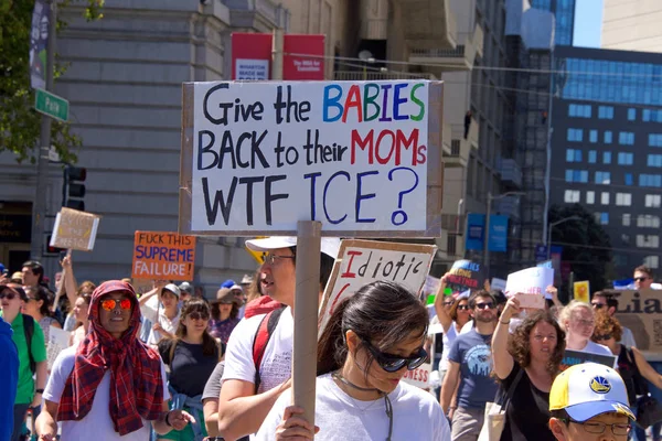 San Francisco Juni 2018 Duizenden Demonstranten Een Families Belong Together — Stockfoto