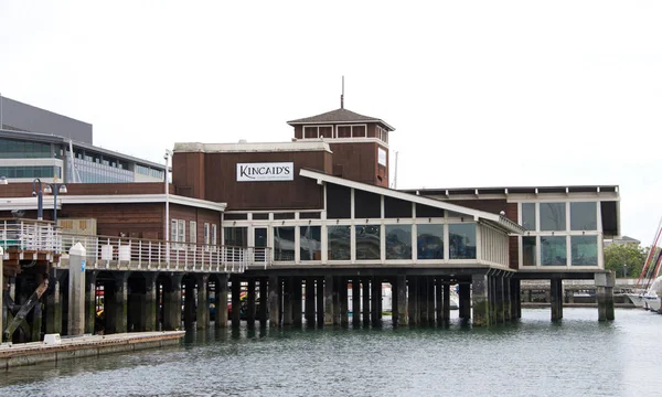 Oakland, Ca - 05 Mayıs 2018: Kincaid 'in Lokantası, bir liman kenarı lokantası, Amerikan yemekleri, cam kenarlı şaraplar, brunch ve daha fazlası.