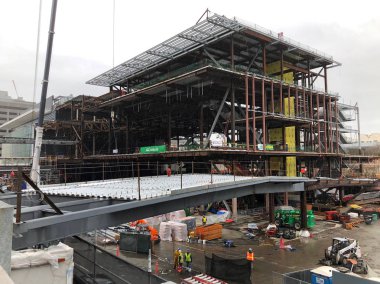 San Francisco, Ca - 21 Mart 2018 Howard Street Moscone South 'da inşaat. Mevcut 551 milyon dolarlık genişleme Moscone Merkezi 'ne 300 bin metrekare işlevsel alan ekleyecek..