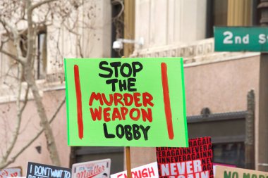 Los Angeles, Ca - 24 Mart 2018: silahlı şiddete son verme çağrılarıyla, artık sessizlik yok! Binlerce öğrenci ve yetişkin silahlı şiddeti protesto etmek için yürüyüş yapıyor. Hayatımız için yürüyün.