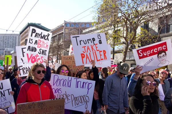 San Francisco Stycznia 2018 Niezidentyfikowani Uczestnicy Marszu Kobiet Zaprojektowany Myślą — Zdjęcie stockowe