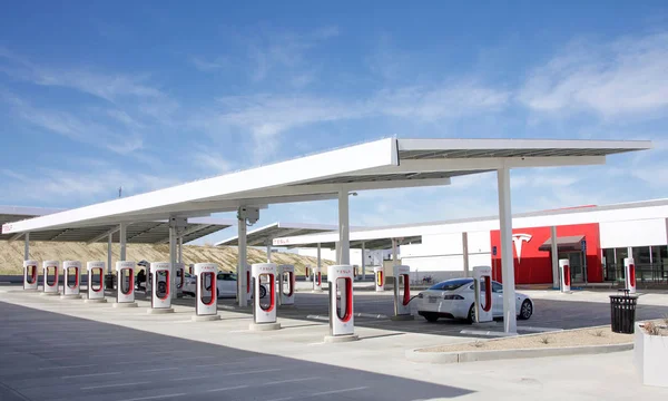 Kettleman City February 2017 Tesla Supercharger Station Charging Stations All — Stock Photo, Image