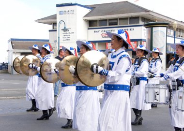 San Francisco, Ca - 12 Kasım 2017: Kimliği belirsiz katılımcılar, San Francisco şehir merkezindeki 97. Yıllık Gaziler Günü Geçit Töreni 'ne katılarak silahlı kuvvetlerimizin hizmetini ve fedakarlığını onurlandırdı.