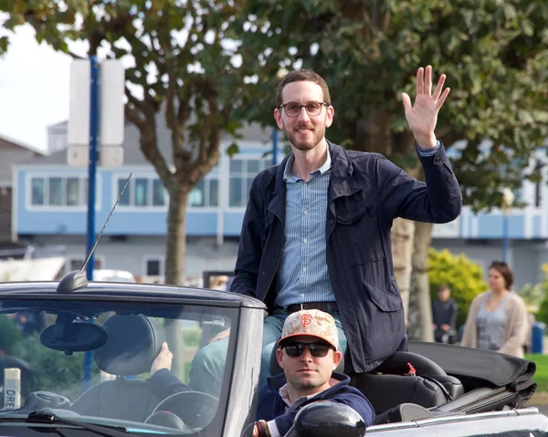 San Francisco, Ca - 12 Kasım 2017: Senatör Scott Wiener San Francisco şehir merkezinde düzenlenen 97. Yıllık Gaziler Günü Geçit Töreni 'ne katılarak Silahlı Kuvvetlerimizin hizmetini ve fedakarlığını onurlandırdı.