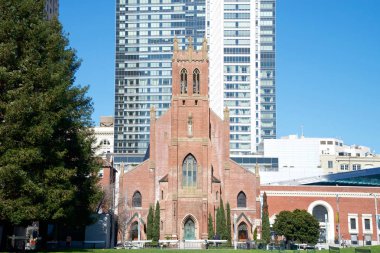 San Francisco, Ca - 2 Mart 2017 San Francisco 'daki St. Patrick Katolik Kilisesi, 1851' de kuruldu. 756 Mission Caddesi 'nde, Yerba Buena Gardens' ın karşısındaki 3. ve 4. caddeler arasında yer almaktadır..