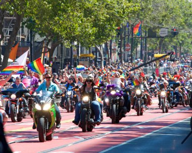 San Francisco, Ca - 26 Haziran 2016: 46. Geleneksel San Francisco Gay Onur Yürüyüşü 'ne kimliği belirsiz katılımcılar. Bu yılın teması 