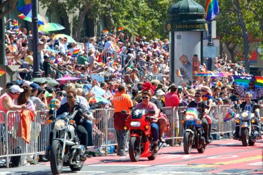 San Francisco, Ca - 26 Haziran 2016: 46. Geleneksel San Francisco Gay Onur Yürüyüşü 'ne kimliği belirsiz katılımcılar. Bu yılın teması 