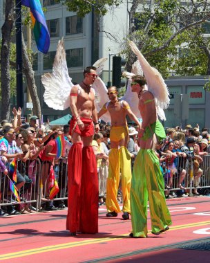 San Francisco, Ca - 26 Haziran 2016: 46. Geleneksel San Francisco Gay Onur Yürüyüşü 'ne kimliği belirsiz katılımcılar. Bu yılın teması 