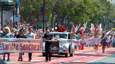 San Francisco, Ca - 26 Haziran 2016: 46. Geleneksel San Francisco Gay Onur Yürüyüşü 'ne kimliği belirsiz katılımcılar. Bu yılın teması 