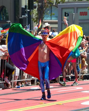 San Francisco, Ca - 26 Haziran 2016: 46. Geleneksel San Francisco Gay Onur Yürüyüşü 'ne kimliği belirsiz katılımcılar. Bu yılın teması 