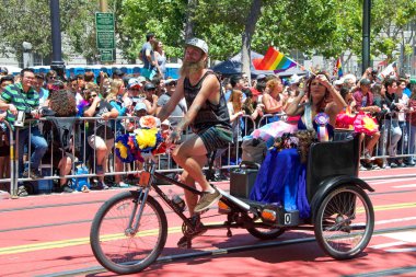 San Francisco, Ca - 26 Haziran 2016: 46. Geleneksel San Francisco Gay Onur Yürüyüşü 'ne kimliği belirsiz katılımcılar. Bu yılın teması 