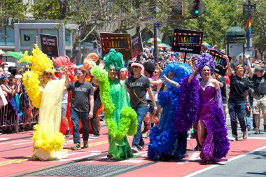 San Francisco, Ca - 26 Haziran 2016: 46. Geleneksel San Francisco Gay Onur Yürüyüşü 'ne kimliği belirsiz katılımcılar. Bu yılın teması 