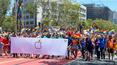 San Francisco, Ca - 26 Haziran 2016: 46. Geleneksel San Francisco Gay Onur Yürüyüşü 'ne kimliği belirsiz katılımcılar. Bu yılın teması 