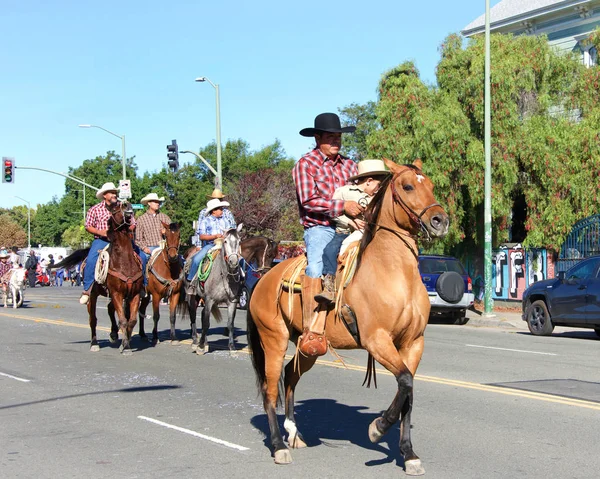 Oakland Oct 2019 Непізнані Учасники Щорічного Параду Black Cowboy Який — стокове фото
