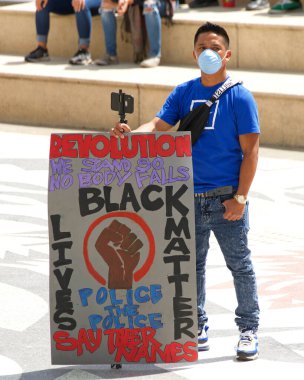 Oakland, CA - 10 Haziran 2020: George Floyd Black Lives Matter protestosuna katılan protestocular Oakland 'da, 14..