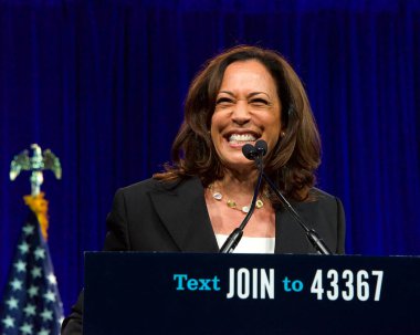 San Francisco, CA - 23 Ağustos 2019: Başkan adayı Kamala Harris San Francisco, Kaliforniya 'da düzenlenen Demokratik Ulusal Kongresi yaz oturumunda konuşma yaptı.
