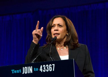 San Francisco, CA - 23 Ağustos 2019: Başkan adayı Kamala Harris San Francisco, Kaliforniya 'da düzenlenen Demokratik Ulusal Kongresi yaz oturumunda konuşma yaptı.