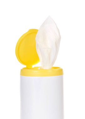 Mendilleri dezenfekte eden bir konteynırın üstüne yakın, beyazın üzerine izole edilmiş. Dikey sunum.