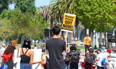 San Francisco, CA - 5 Eylül 2020: Ulusal Toplu Protesto, Trump Pence Out Şimdi! Körfez Bölgesi Etkinliği Faşizm Körfezi Bölgesi.