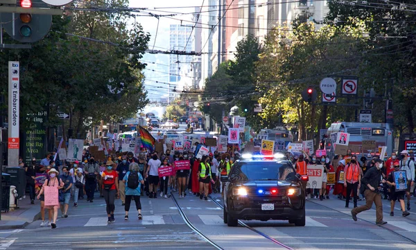 San Francisco Października 2020 Niezidentyfikowani Uczestnicy Marszu Kobiet Zaprojektowany Myślą — Zdjęcie stockowe