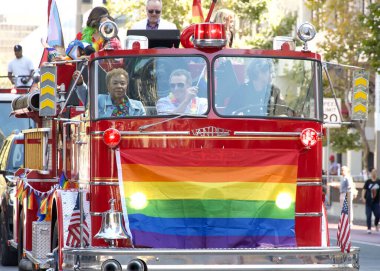 Oakland, CA - 7 Eylül 2025: Oakland 'daki Oakland Gay Onur Yürüyüşü' nde Belediye Başkanı Barbara Lee. Bu yılın teması, Birleşerek Gelişiyoruz