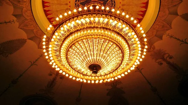 Chandelier in the room in the hall — Stock Photo, Image