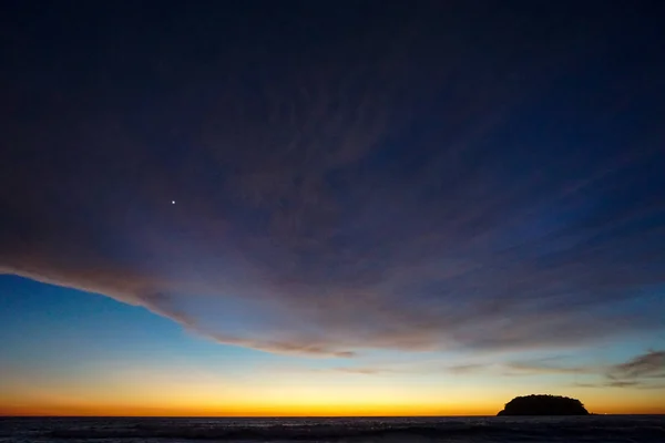 Hermoso atardecer en el cielo — Foto de Stock