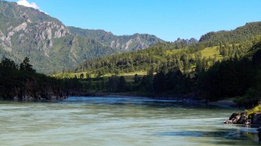 Altai Bölgesindeki Katun Nehri 