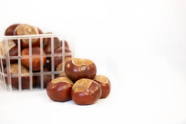 Castagne Primo Piano Isolate Sullo Sfondo Bianco — Foto Stock