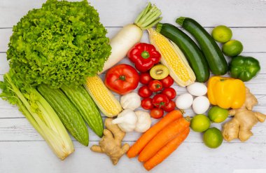 Taze sebze ve meyve çeşitleri, sağlıklı yiyecekler.