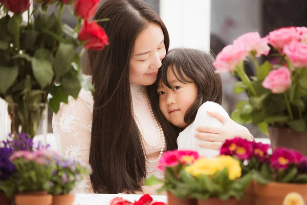 Woman with family Preparing to red and pink roses and beautiful flower arrangements in the home, flower for gift-giving for Valentine\'s Day and Business in family on the on table