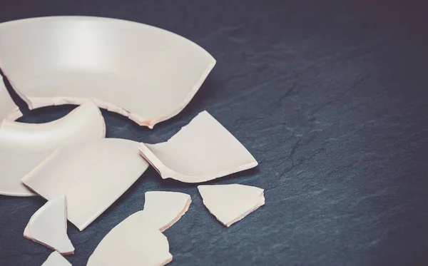 Broken Plate Broken Water Glass Floor Kitchen Concept Accidents Kitchen — Stock Photo, Image