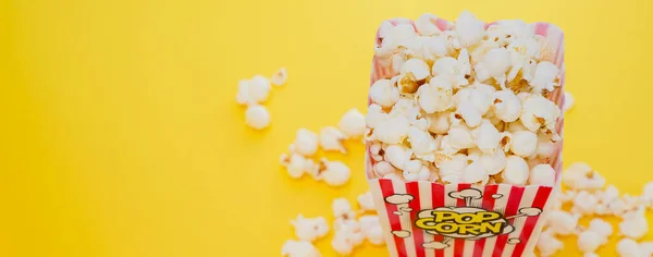 Butter Popcorn Red Popcorn Cup Roasted Butter Corn Kernels Mixed — Stock Photo, Image