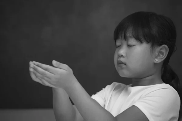 Aziatisch Gezicht Kind Bidden Aanbidden Tot God Met Handen Bidden — Stockfoto