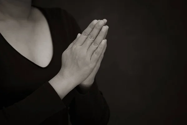 Beten Und Anbetung Gott Mit Den Händen Beten Mit Buch — Stockfoto