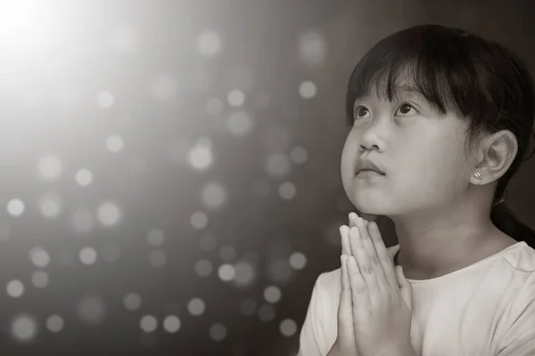 Aziatisch Gezicht Kind Bidden Aanbidden Tot God Met Handen Bidden — Stockfoto