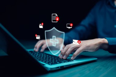 Siber güvenlik ve güvenlik şifre girişi çevrimiçi konsept Eller yazma ve giriş sosyal medya kullanıcı adı ve parolası, akıllı telefon ile çevrimiçi bir banka hesabına giriş, veri koruma hackerı