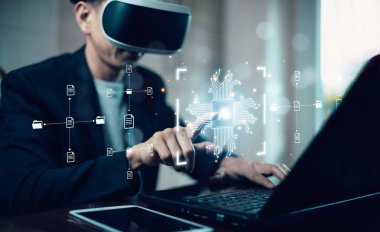 Dizüstü bilgisayarlarla ya da akıllı telefonlarla çalışan programcılar, dizüstü bilgisayarlarda teknoloji ikonları ve ikili kodlarla kodlayan yapay zeka mühendisi, büyük veri, yapay robot dijital makine