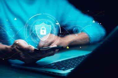 Siber güvenlik ve güvenlik şifre girişi çevrimiçi konsept Eller yazma ve giriş sosyal medya kullanıcı adı ve parolası, akıllı telefon ile çevrimiçi bir banka hesabına giriş, veri koruma hackerı